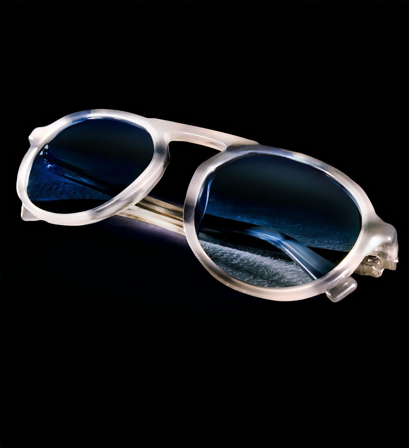Milh round sunglasses in frosted translucent acetate with deep blue lenses